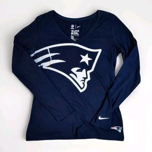 Nike NFL Patriots Medium Brady Football Womens Blue Logo T-shirt Fast Shipping